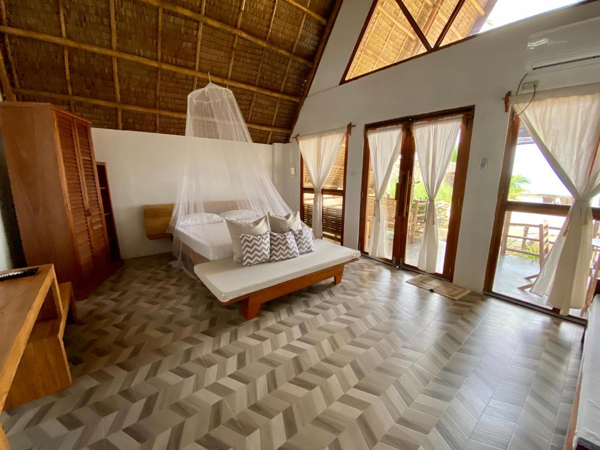 Surya Beach Resort Palawan Aborlan Buitenkant foto